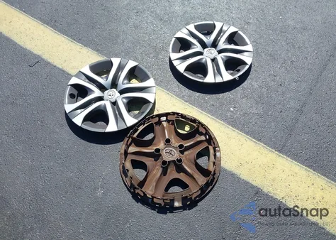 2016 Toyota Rav4 Le z USA, uszkodzony, nr VIN JTMZFREV5GJ075750